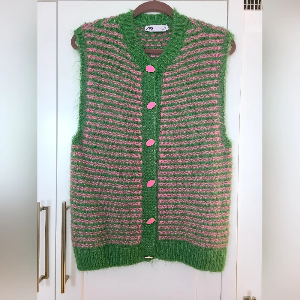 Zara Green and Pink Striped Sweater Vest Sizw M NWOT - Picture 2 of 7